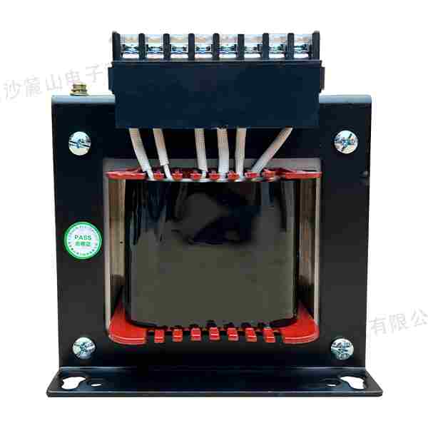 变压器中性点的避雷器保护如何进行？